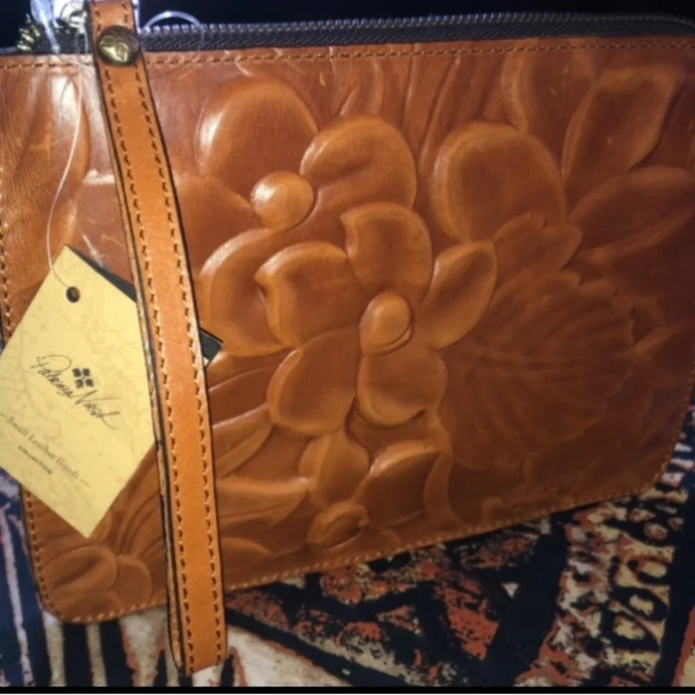 New Patricia Nash Cassini Tooled Leather Wristlet Cosmetic Bag Florence Brown